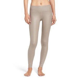 ALO YOGA Airbrush Leggings In Gravel Glosssy - S